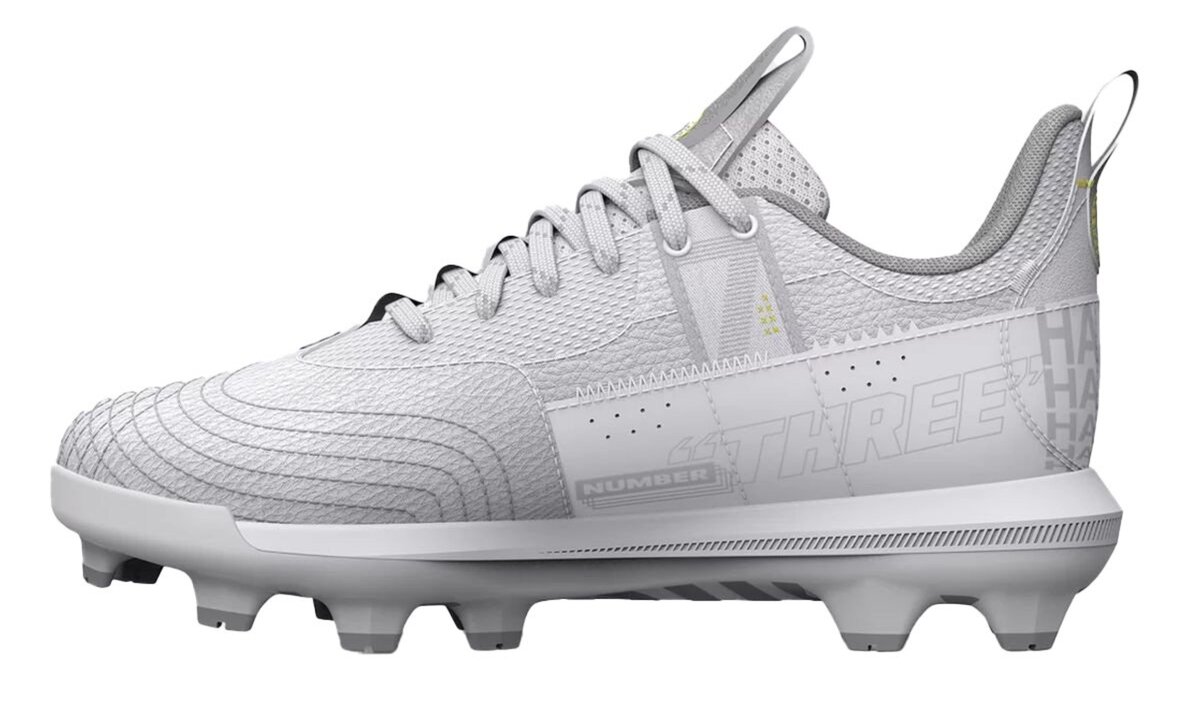 Under Armour Harper 7 White Low Rubber Cleats Beeball